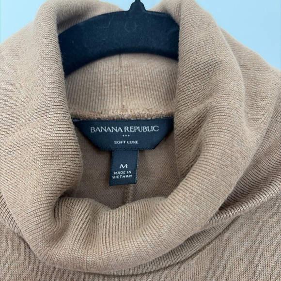 Banana Republic Tan Turtleneck Sweater - Picture 3 of 4